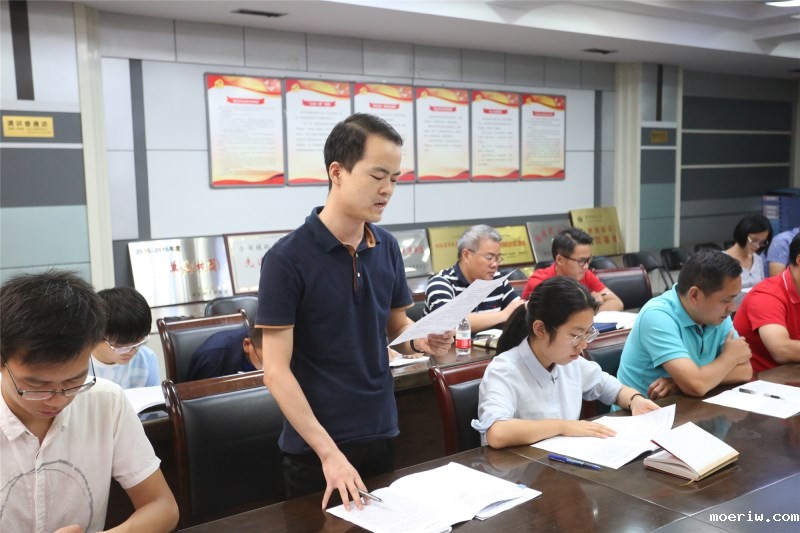 新教师代表2.jpg