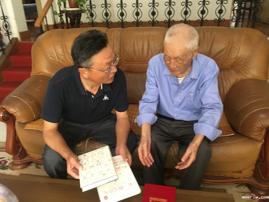 潘承岳.jpg